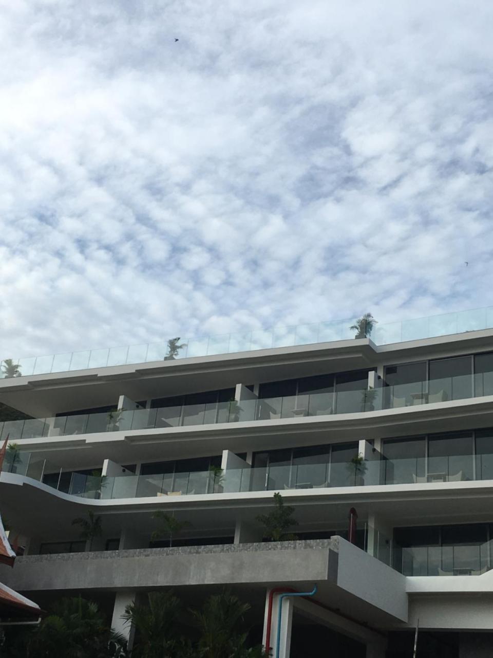 Patong Heights Hotel Buitenkant foto The hotel's rooftop