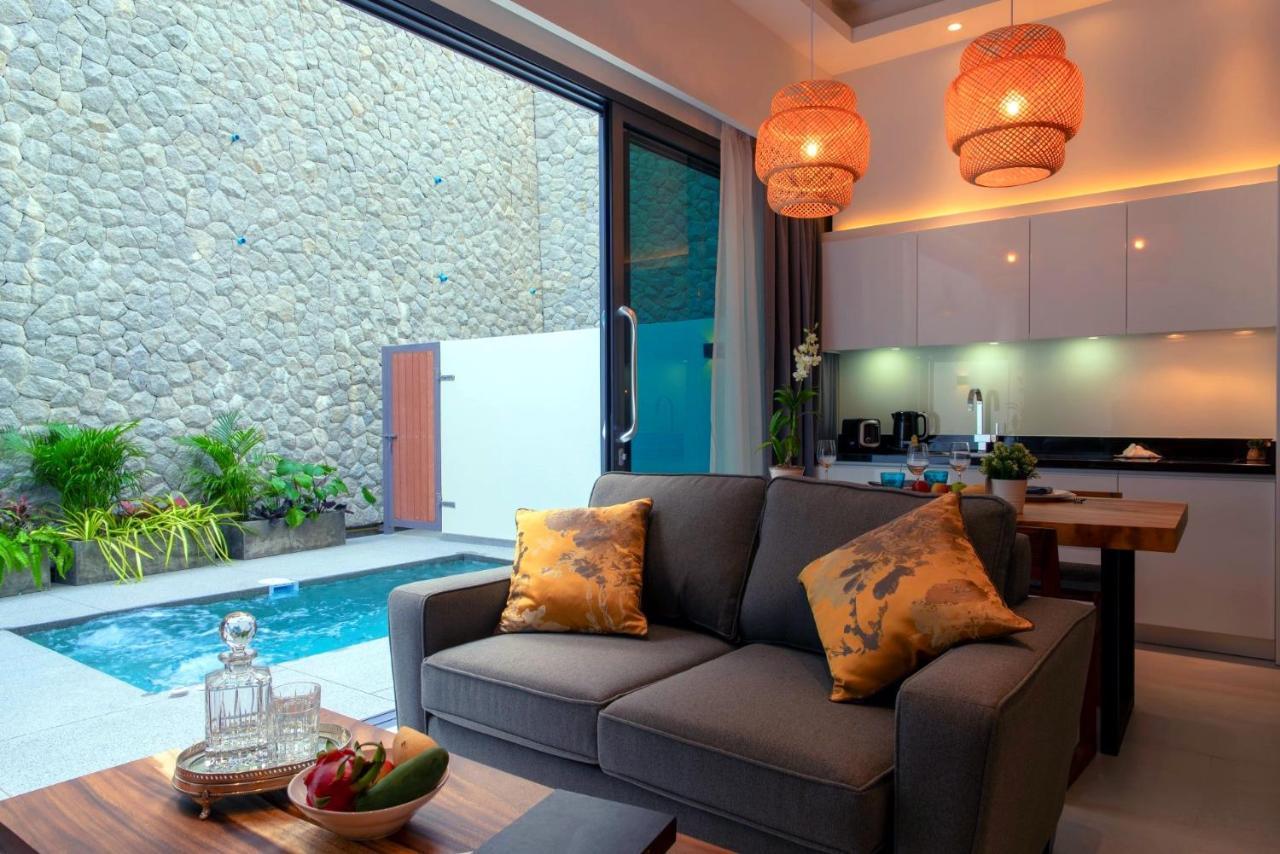 Patong Heights Hotel Buitenkant foto A pool villa in Phuket, Thailand
