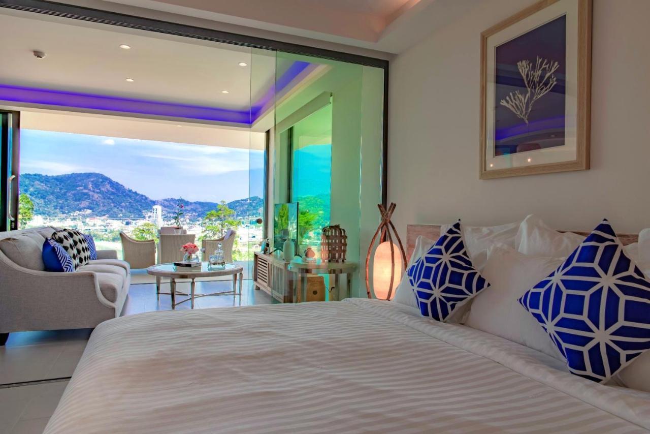 Patong Heights Hotel Buitenkant foto A bedroom at the hotel